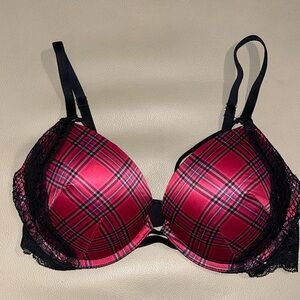Victoria’s Secret 34C bra